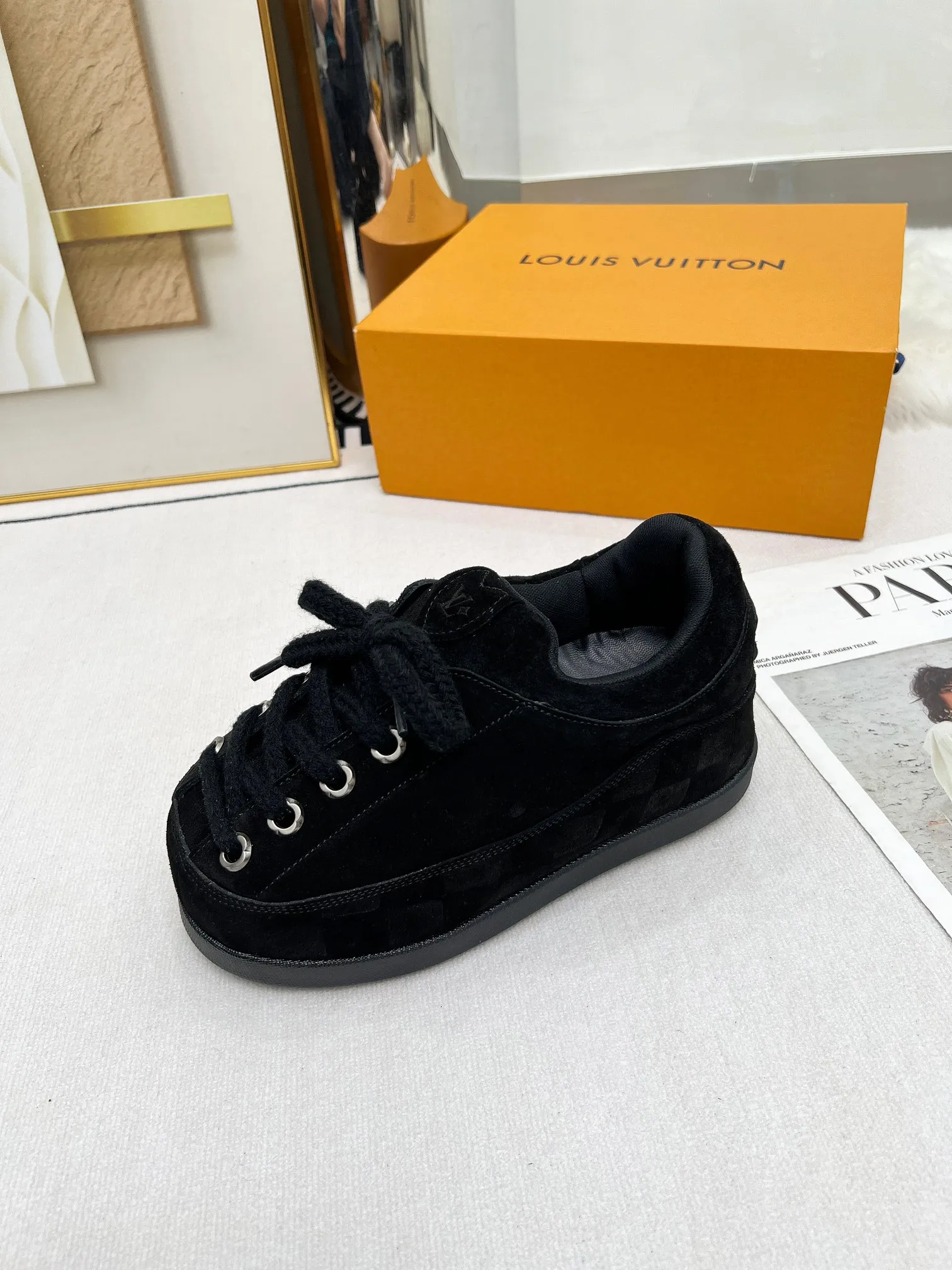👟👟Ex-factory price 660👟👟 louis vuitton (Louis Vuitton/lv)🔍Autumn and winter~Ugly little chubby, new shoe style YETI🔥🔥🔥🔥 Super street-style bread shoes are here! ! ! Chubby is so cute~💞 What a great tool for showing off slim legs! The inner height is increased by 5 cm, the legs are longer and thinner, and the beef tendon bottom is super comfortable, suitable for couples 💞💞💞💞 Fabric: imported high mercerized ox velvet embossed craftsmanship Number of yards: 35-45 yards (46🉑custom-made, non-returnable)